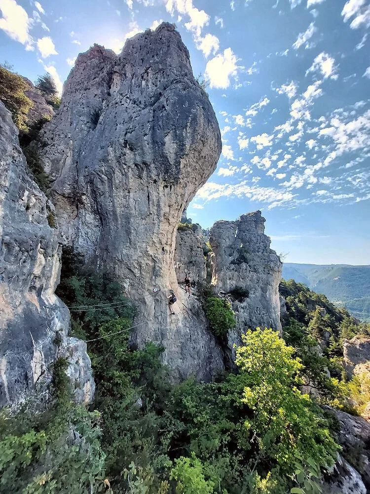 Longe Y avec absorbeur en via ferrata
